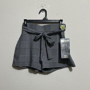 Black and White High Waist‎ Shorts with Bow Detail / KD